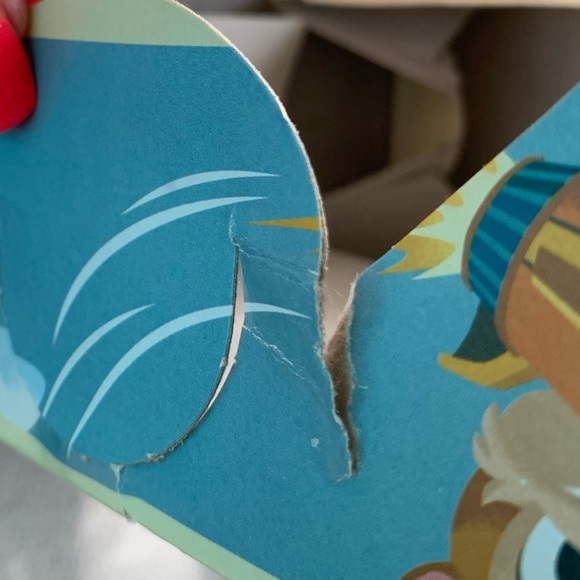 🔴 DISNEY GIFT BOX CHARACTERS GRAPHICS COMES FLAT EMPTY TO USE OR COLLECT - Picture 8 of 14